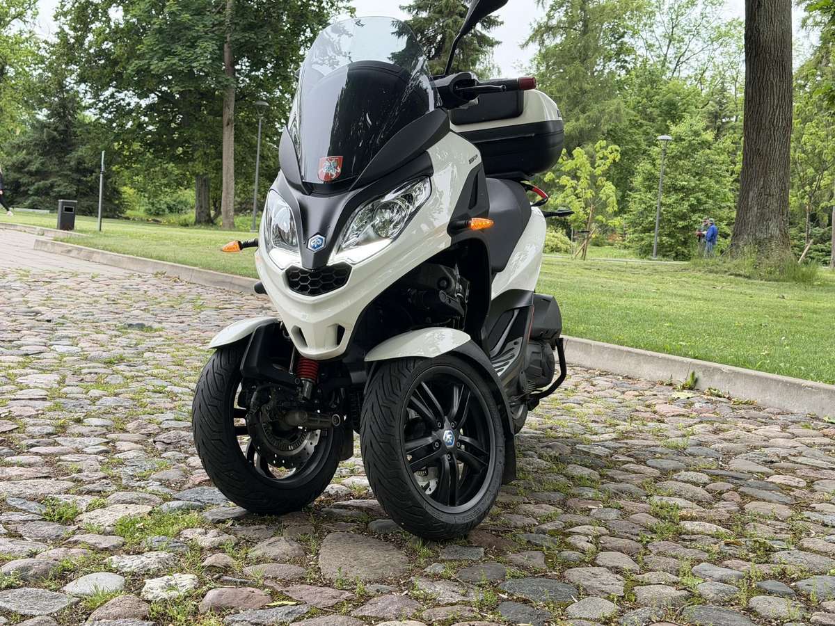 Piaggio MP3 300cc, trikes
