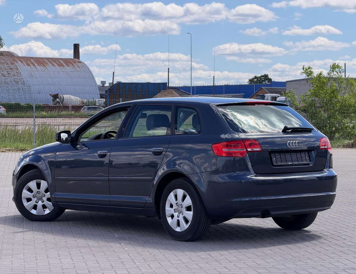 Audi A3, 1.6 l., hatchback