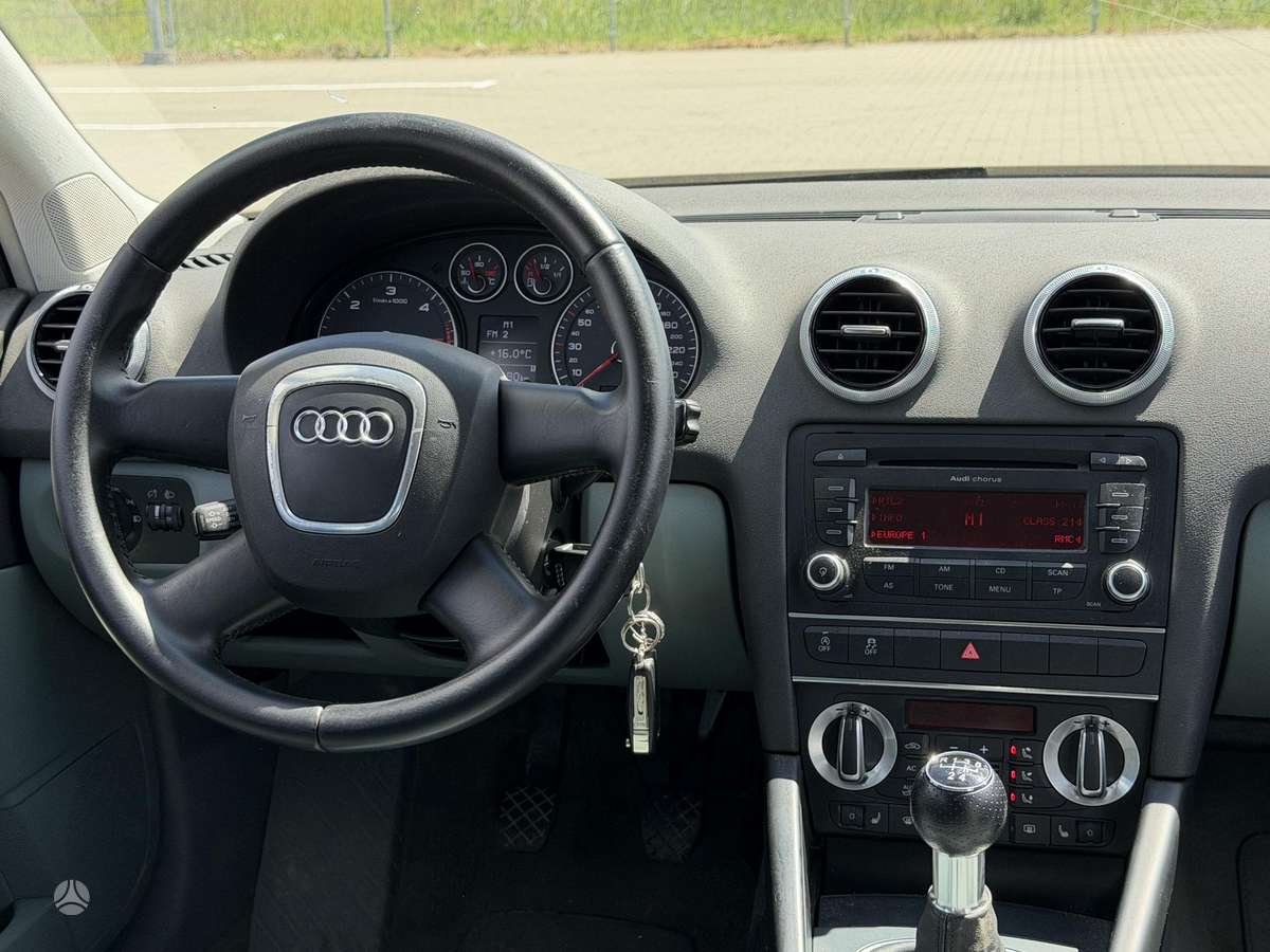 Audi A3, 1.6 l., hatchback