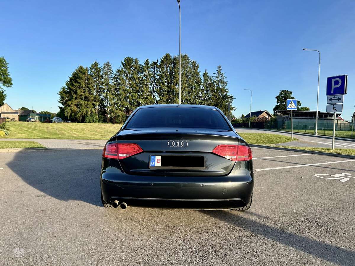 Audi A4, 2.0 l., Седан