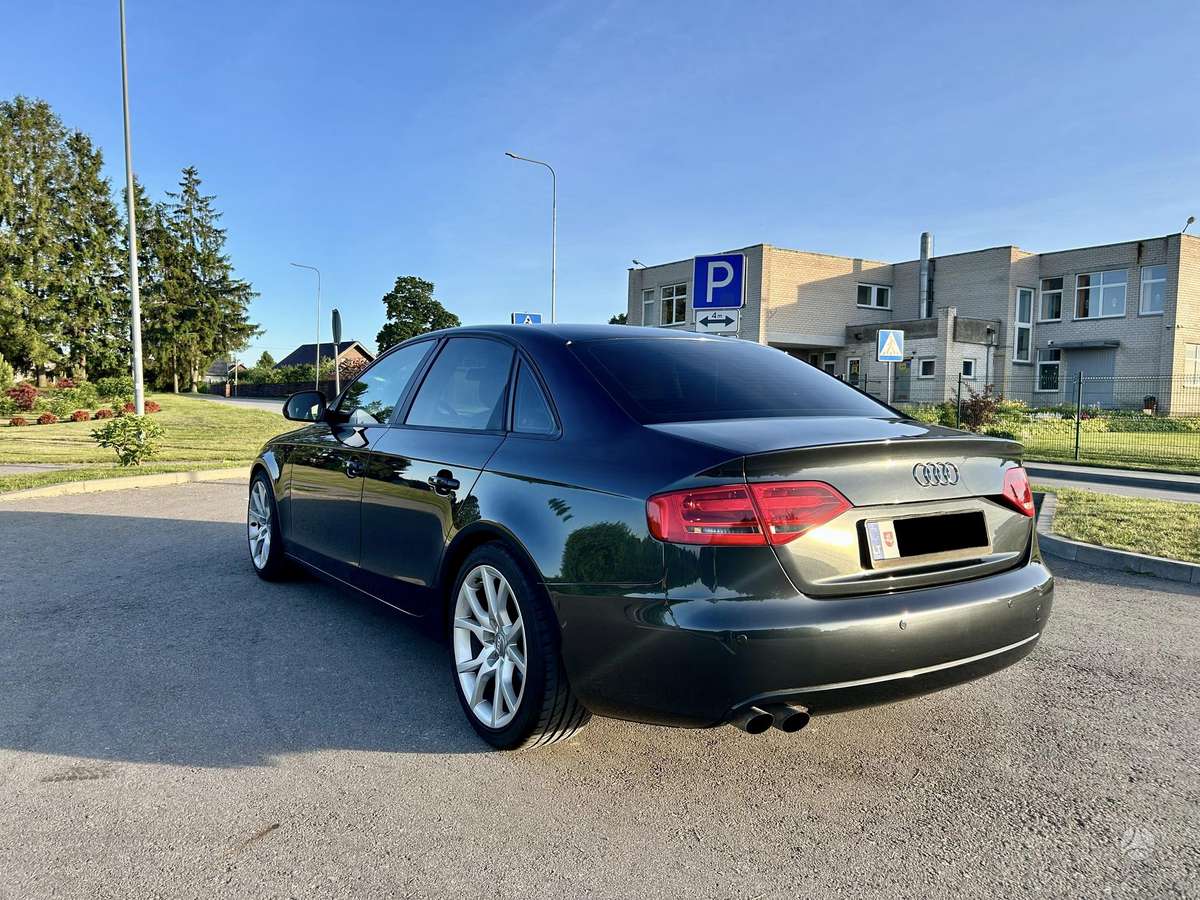 Audi A4, 2.0 l., Седан
