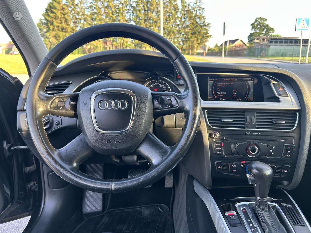 Audi A4, 2.0 l., Седан