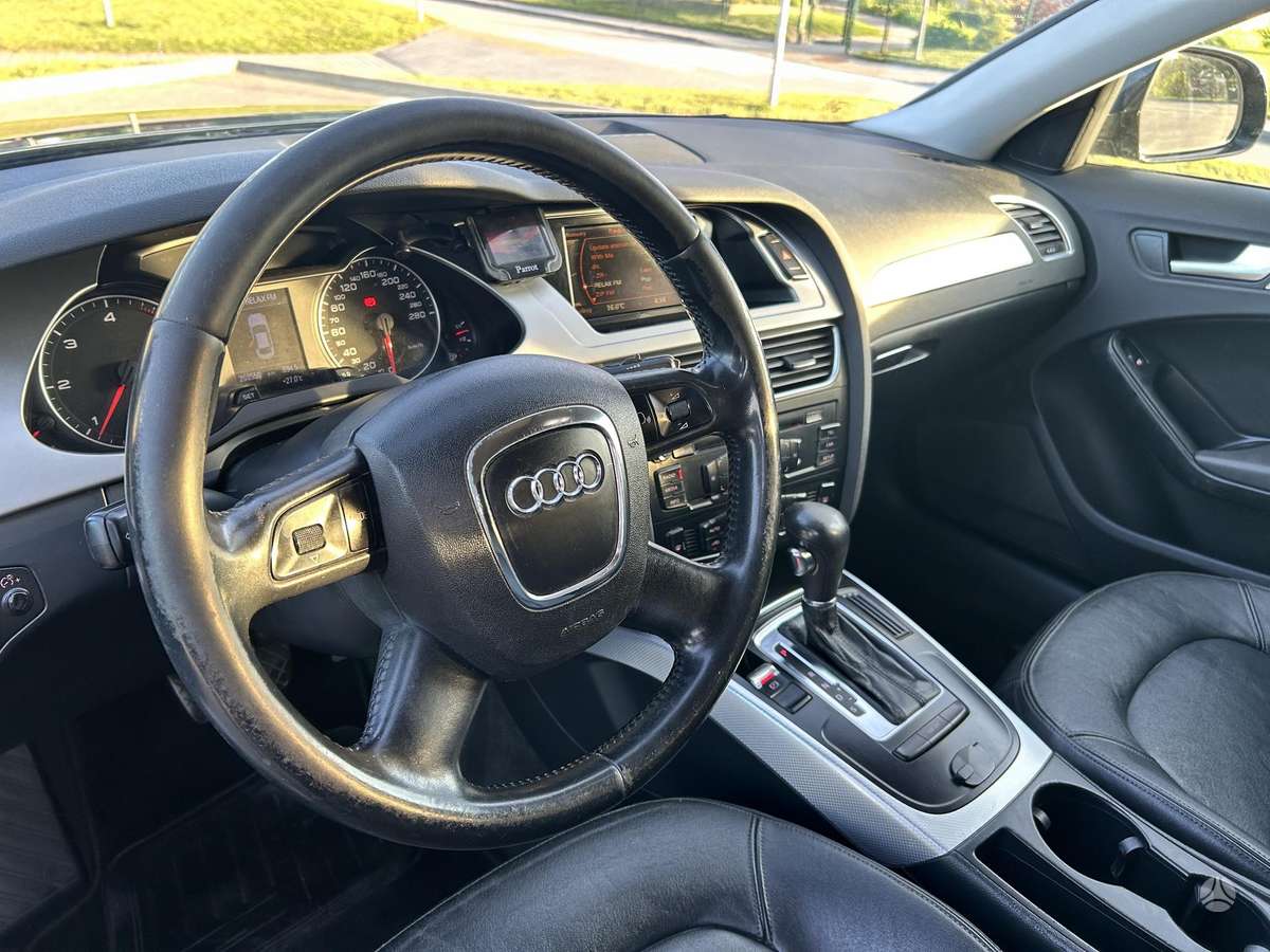Audi A4, 2.0 l., Седан