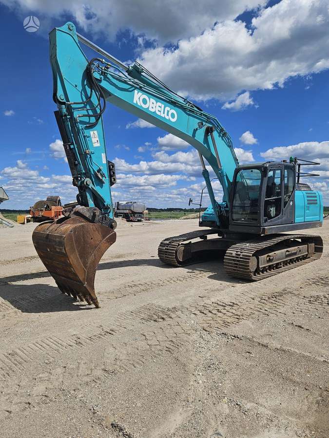 Kobelco SK210LC-10, excavator