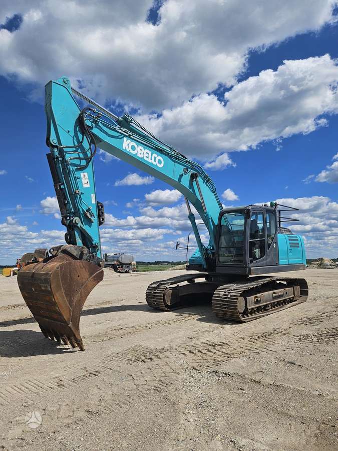 Kobelco SK210LC-10, excavator