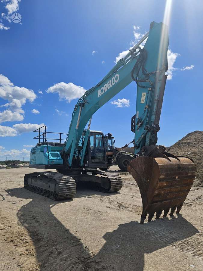 Kobelco SK210LC-10, excavator