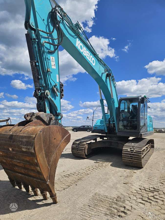 Kobelco SK210LC-10, excavator