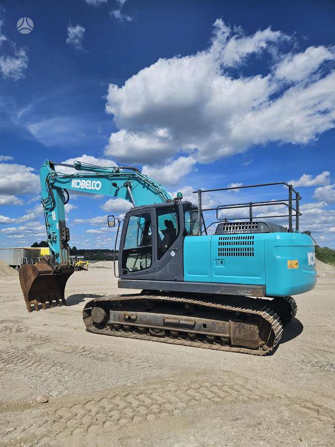Kobelco SK210LC-10, excavator
