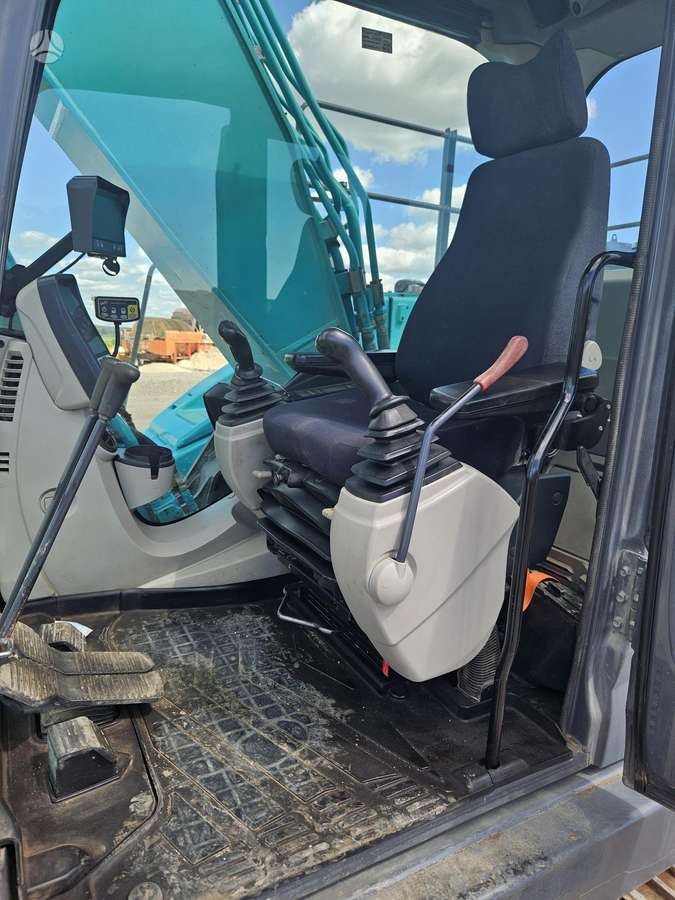 Kobelco SK210LC-10, excavator
