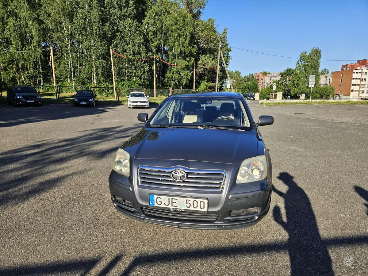 Toyota Avensis - 2