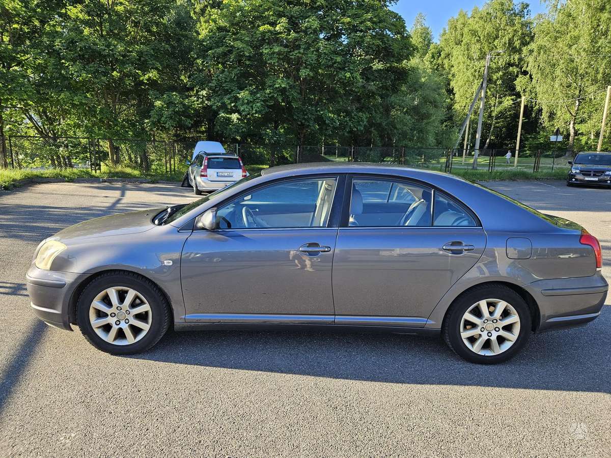 Toyota Avensis - 4