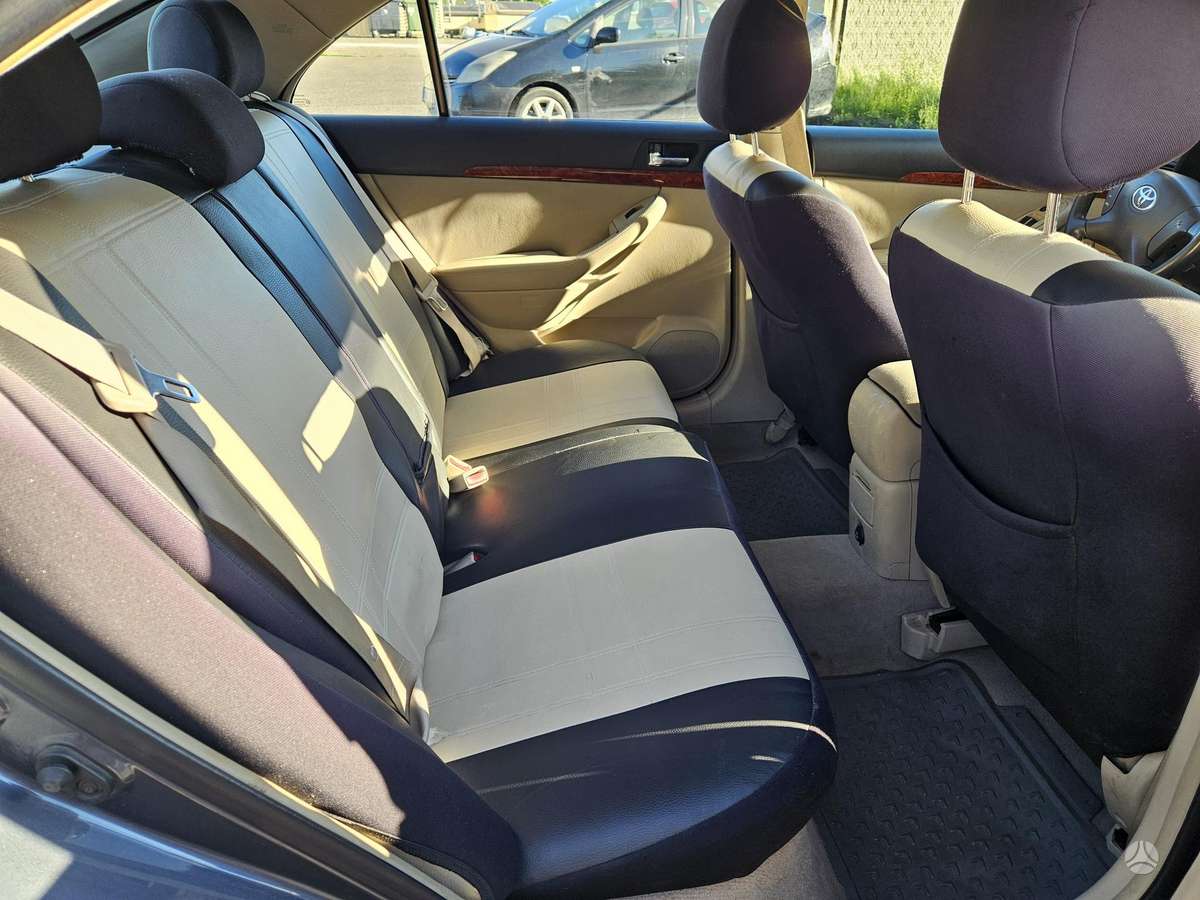 Toyota Avensis - 8