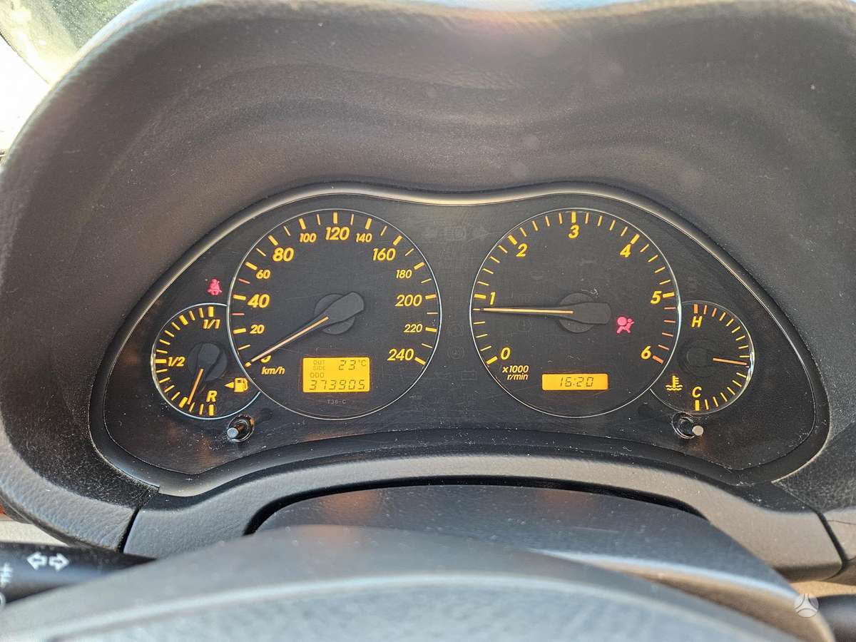 Toyota Avensis - 9