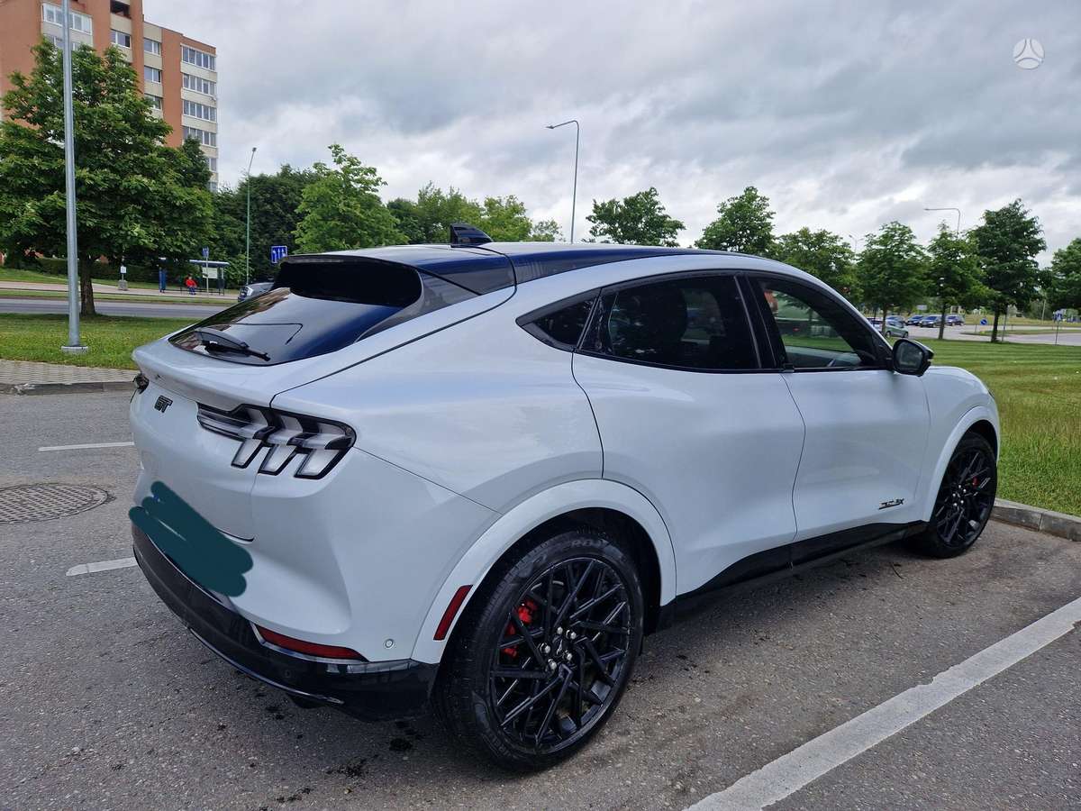 Ford Mustang Mach-E, sedanas