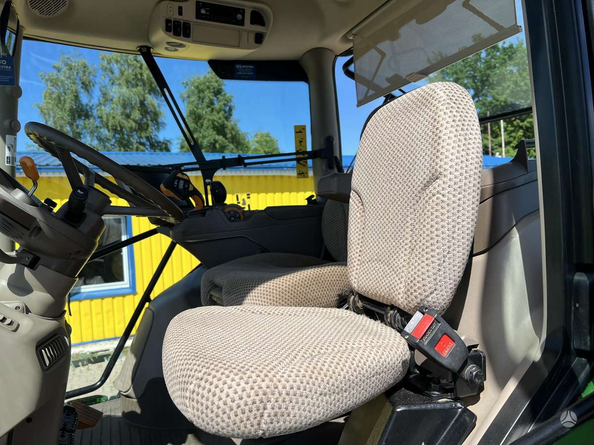 John Deere 6215R, tractors