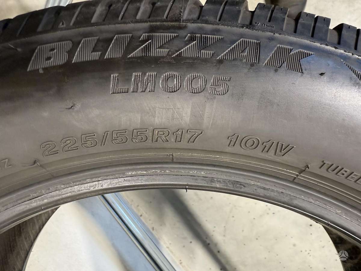 Bridgestone Blizzak lm005, winter 225/55 R17