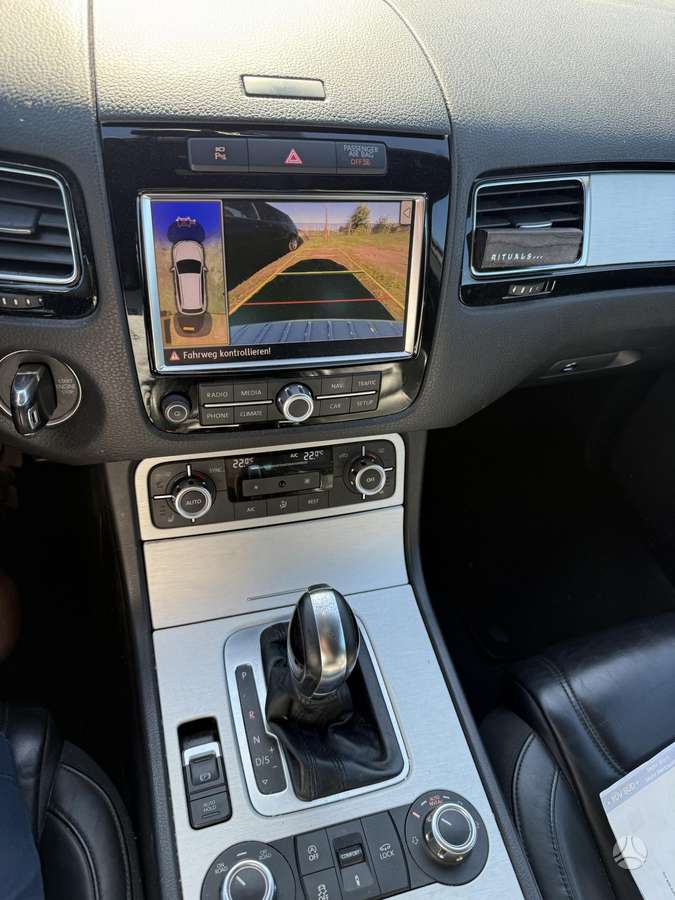 Volkswagen Touareg - 12