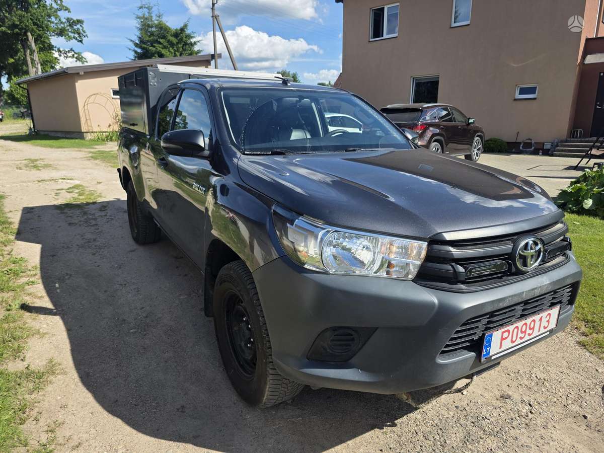 Toyota Hilux - 1