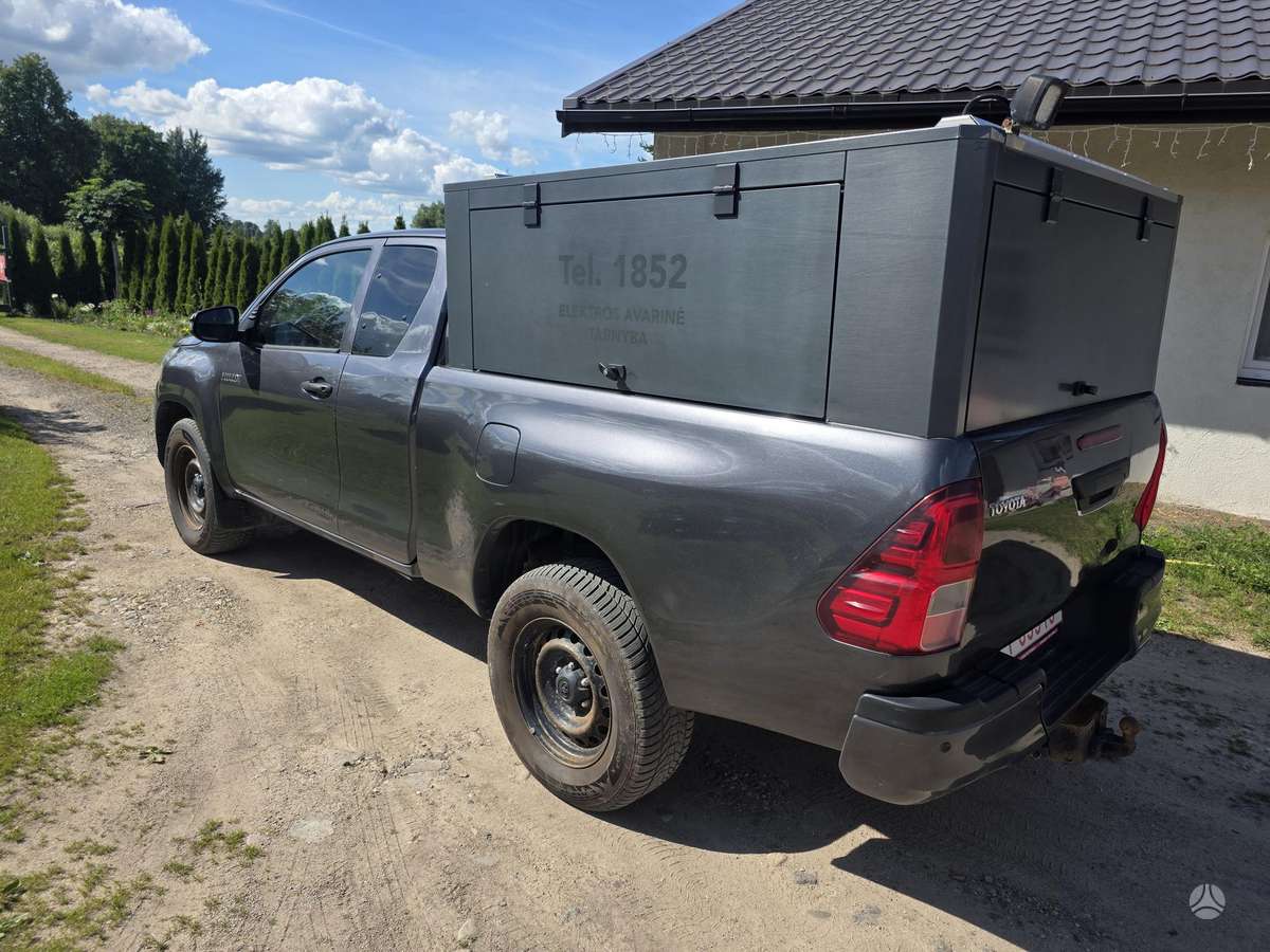 Toyota Hilux - 2