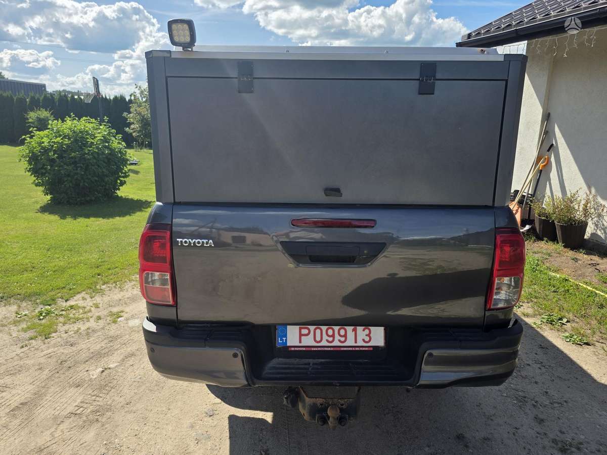 Toyota Hilux - 5
