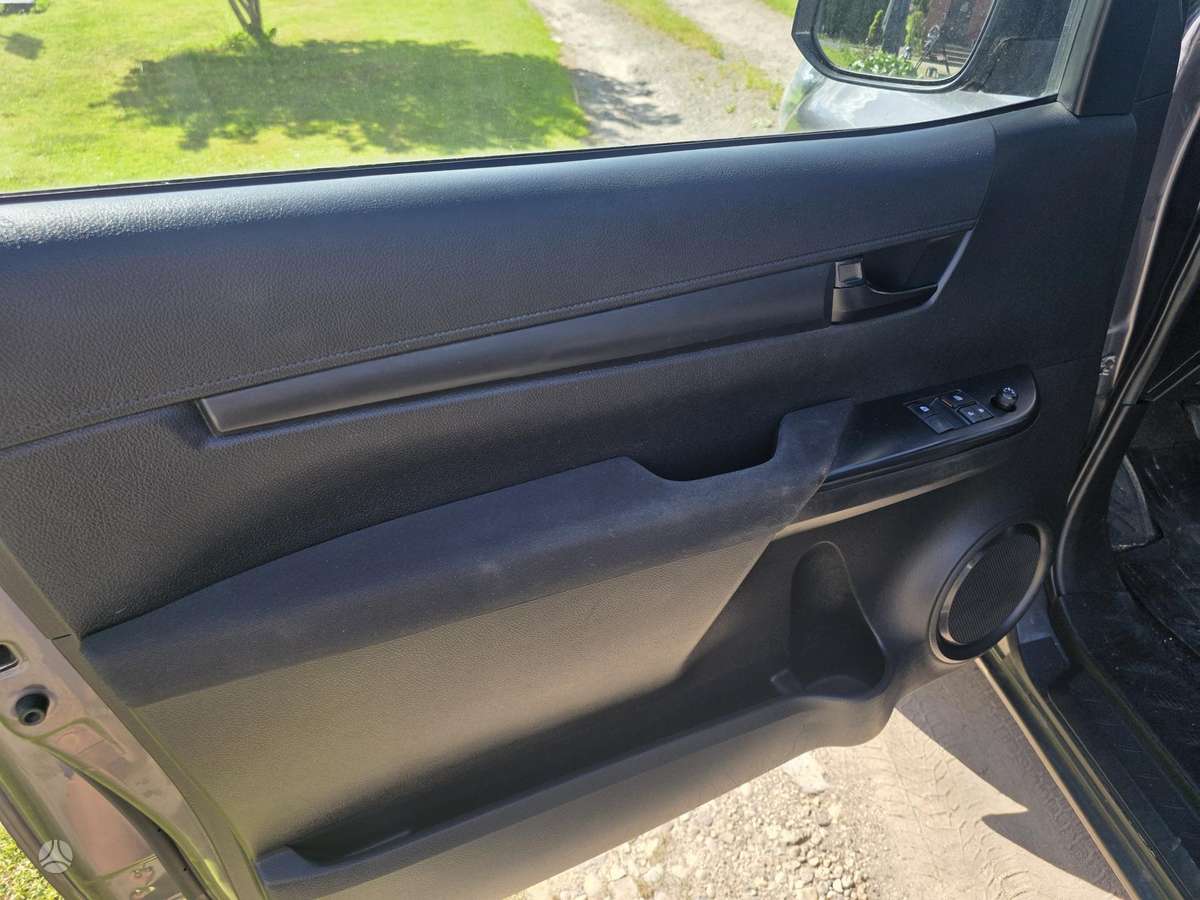 Toyota Hilux - 8
