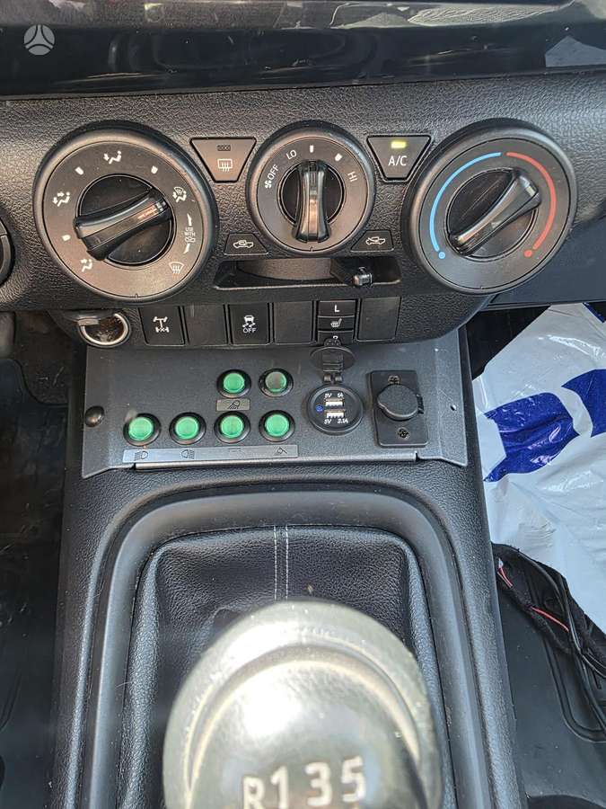 Toyota Hilux - 10