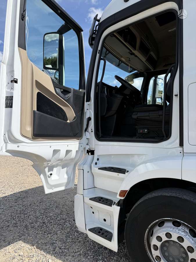 Mercedes-Benz ACTROS 1846, single sleeper