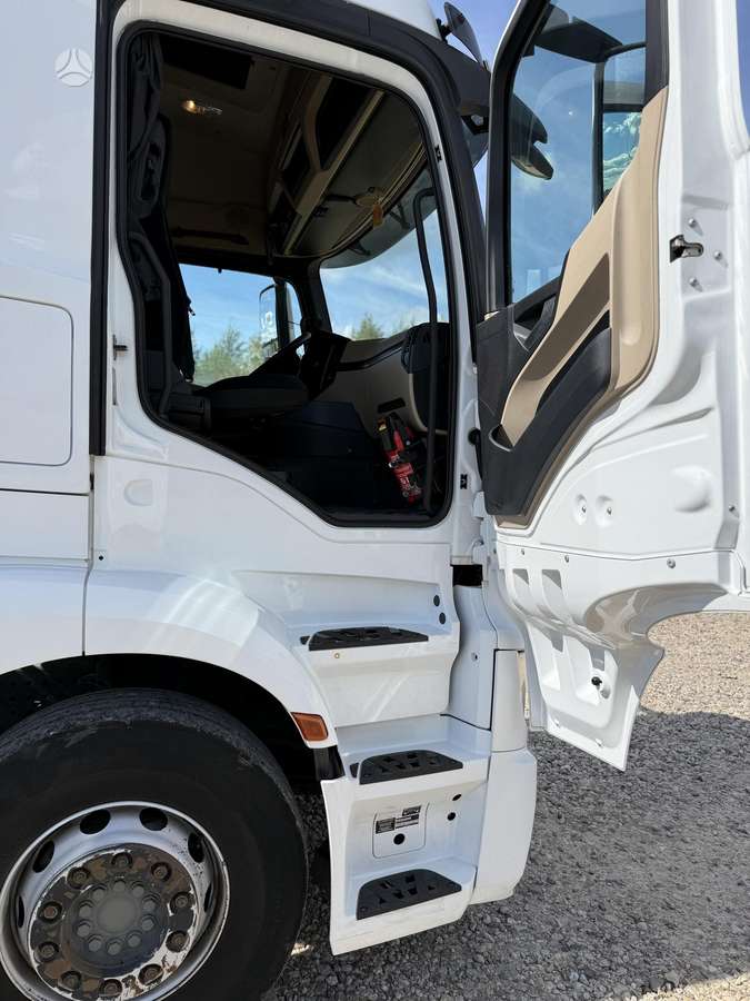 Mercedes-Benz ACTROS 1846, single sleeper