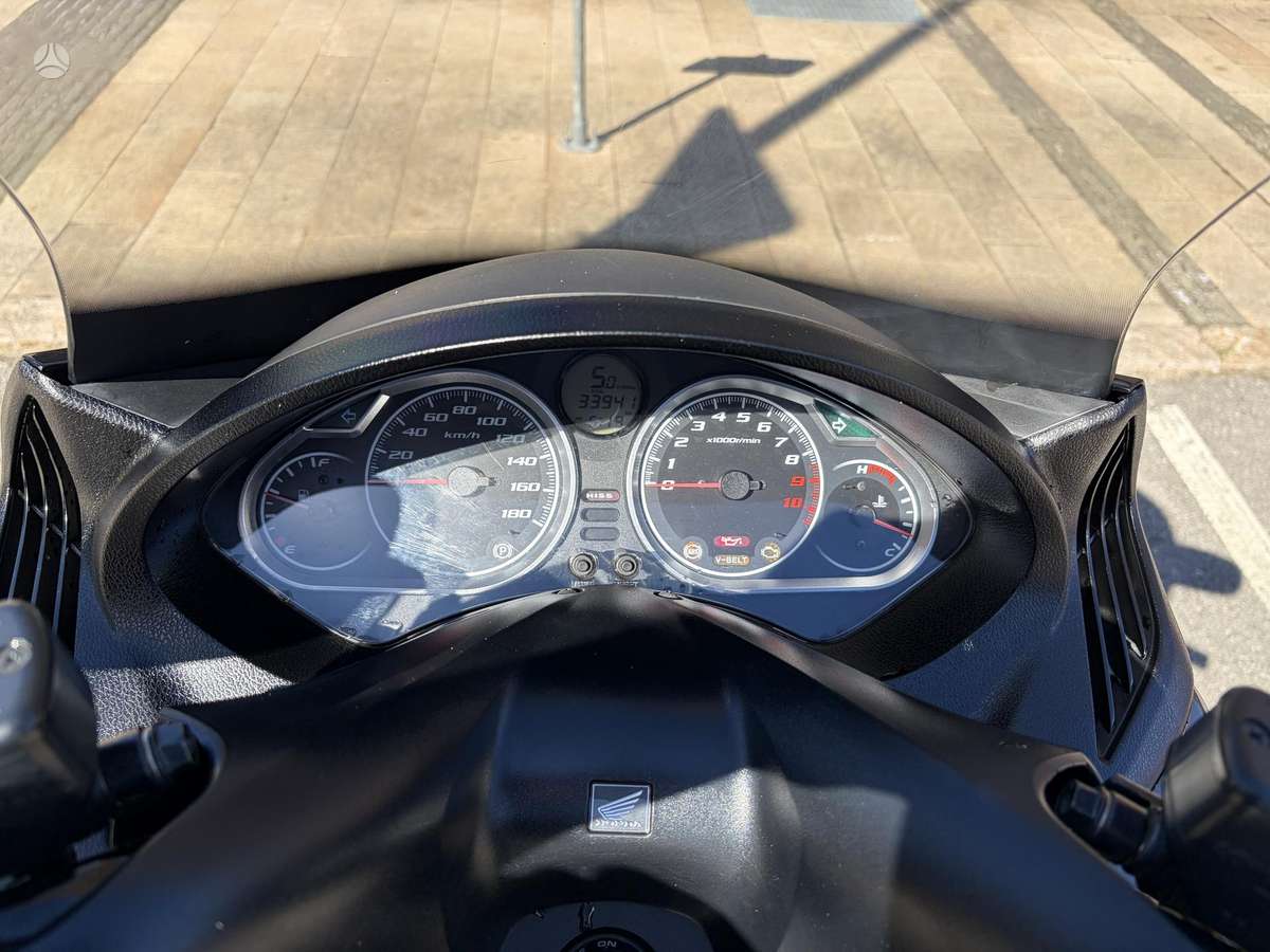 Honda Silverwing 582cc, мотороллеры / мопеды