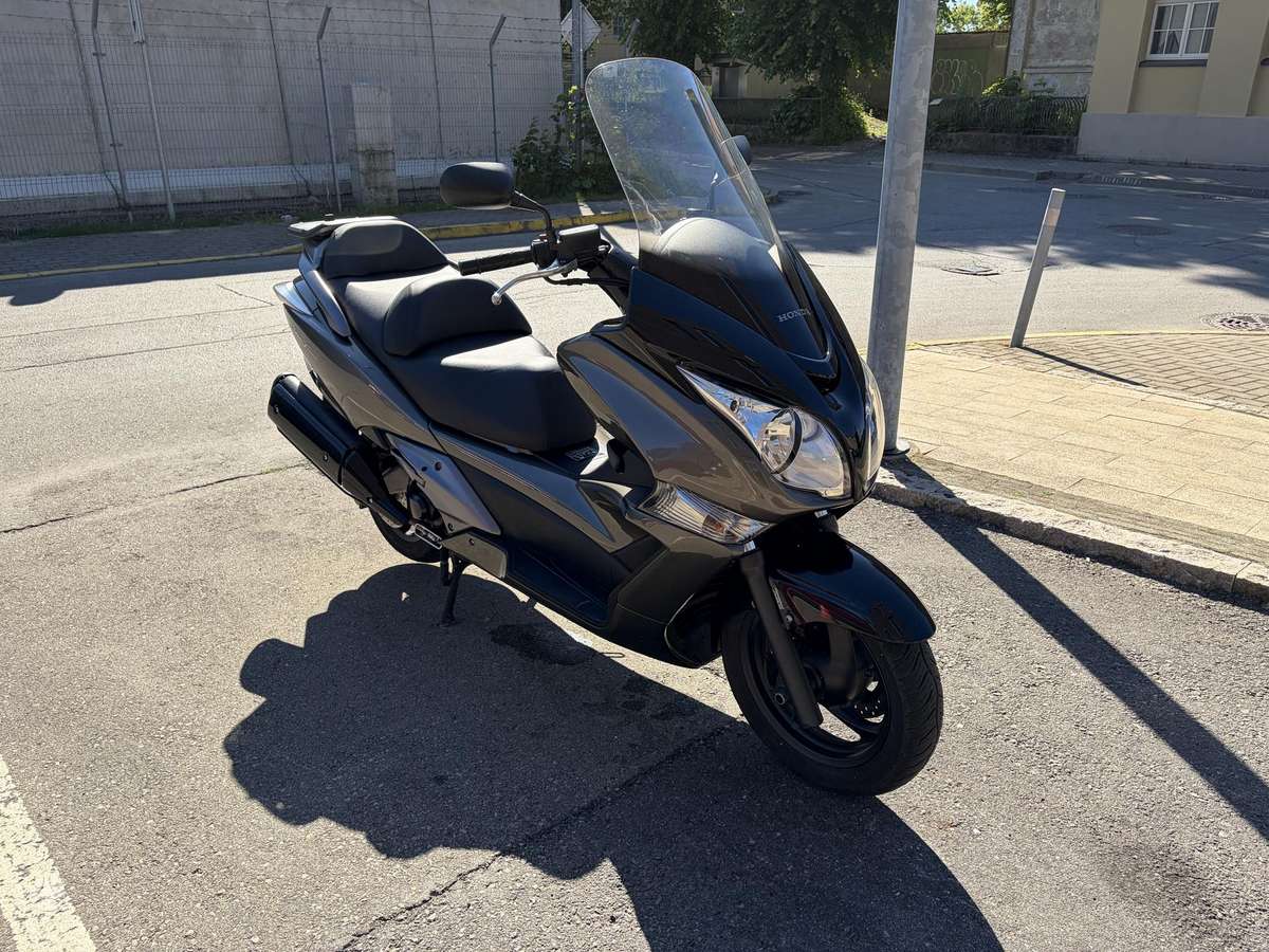 Honda Silverwing 582cc, мотороллеры / мопеды