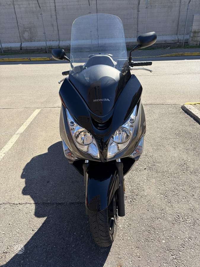 Honda Silverwing 582cc, мотороллеры / мопеды