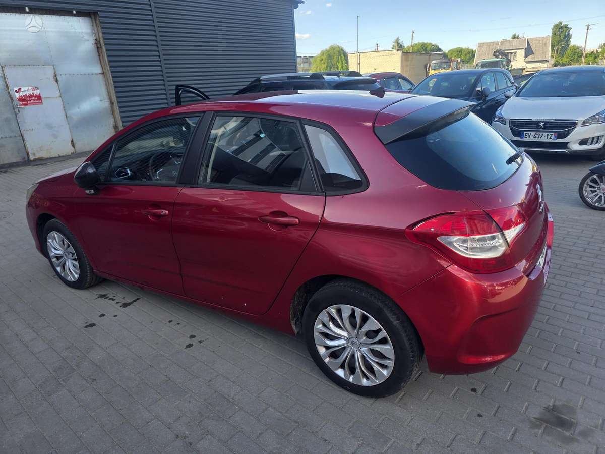 Citroen C4, 1.6 l., hatchback