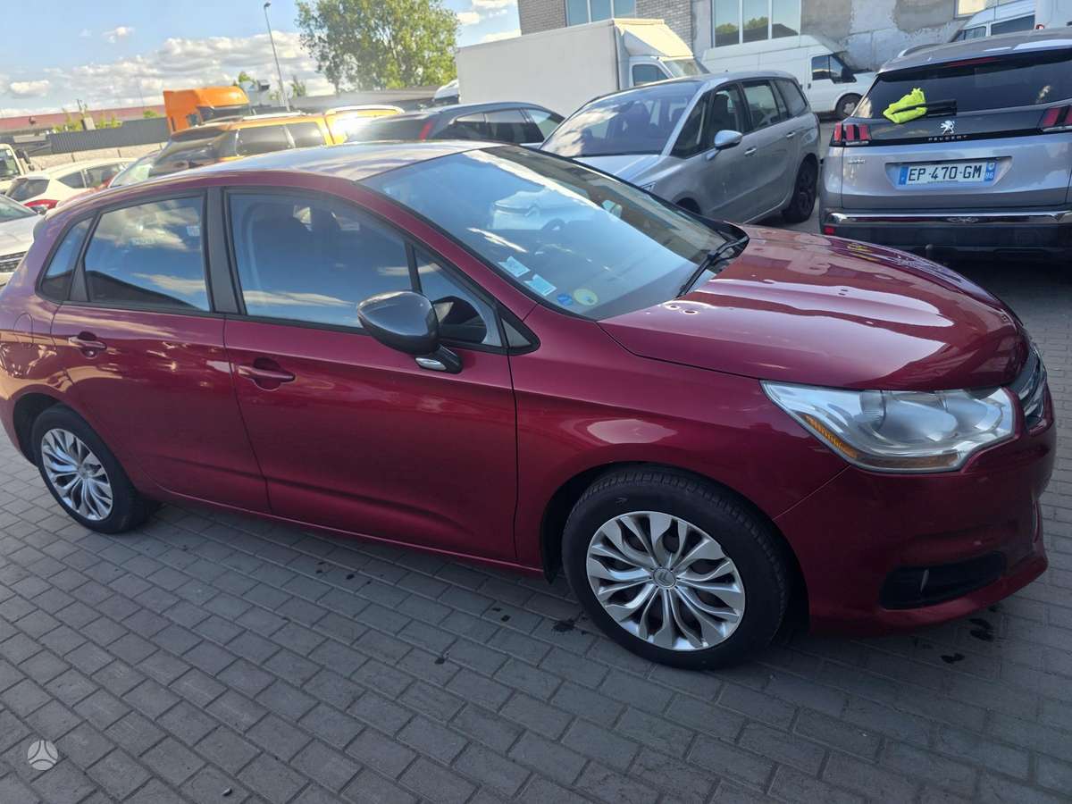 Citroen C4, 1.6 l., hatchback