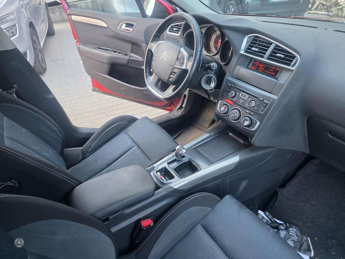 Citroen C4, 1.6 l., hatchback