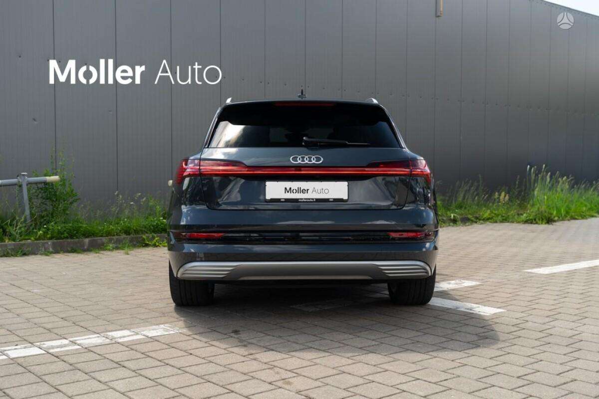 Audi e-tron, off-road / crossover