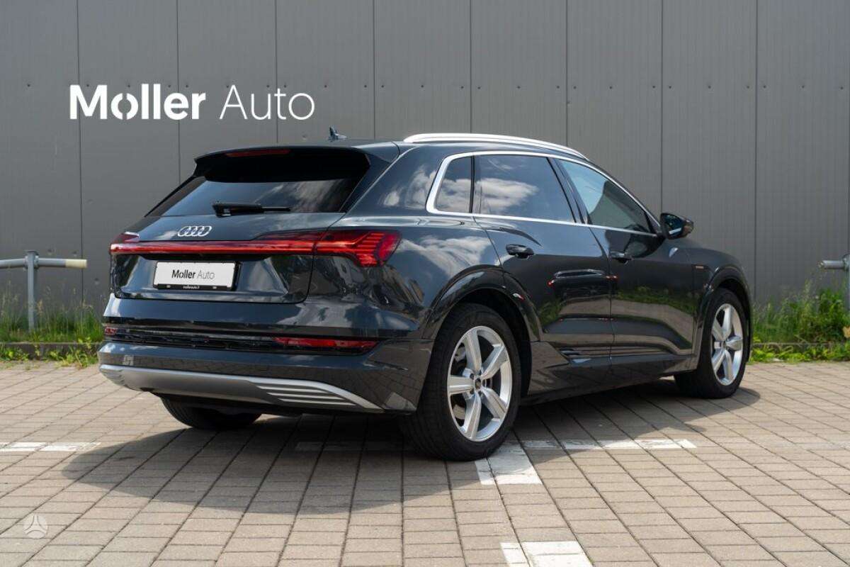 Audi e-tron, off-road / crossover
