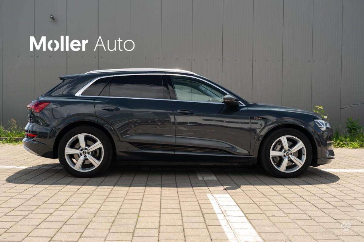 Audi e-tron, off-road / crossover