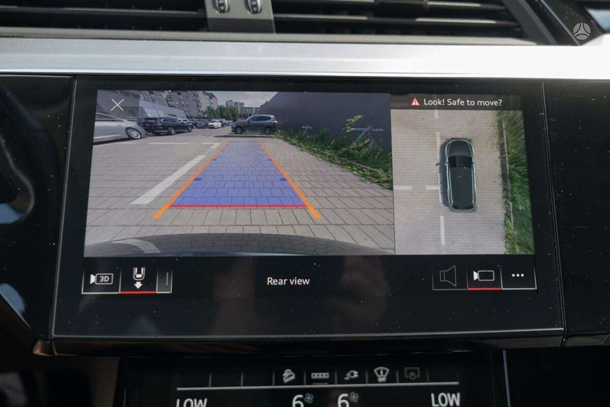 Audi e-tron, off-road / crossover