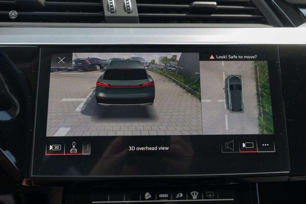 Audi e-tron, off-road / crossover