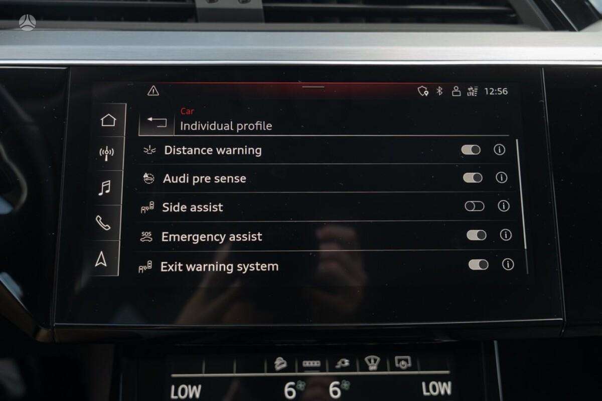 Audi e-tron, off-road / crossover