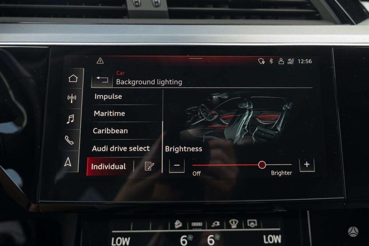 Audi e-tron, off-road / crossover