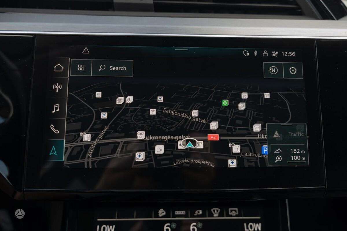 Audi e-tron, off-road / crossover