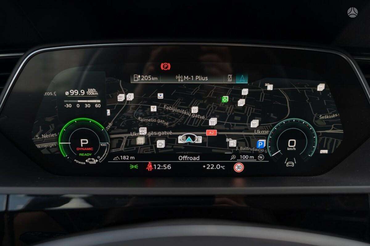 Audi e-tron, off-road / crossover