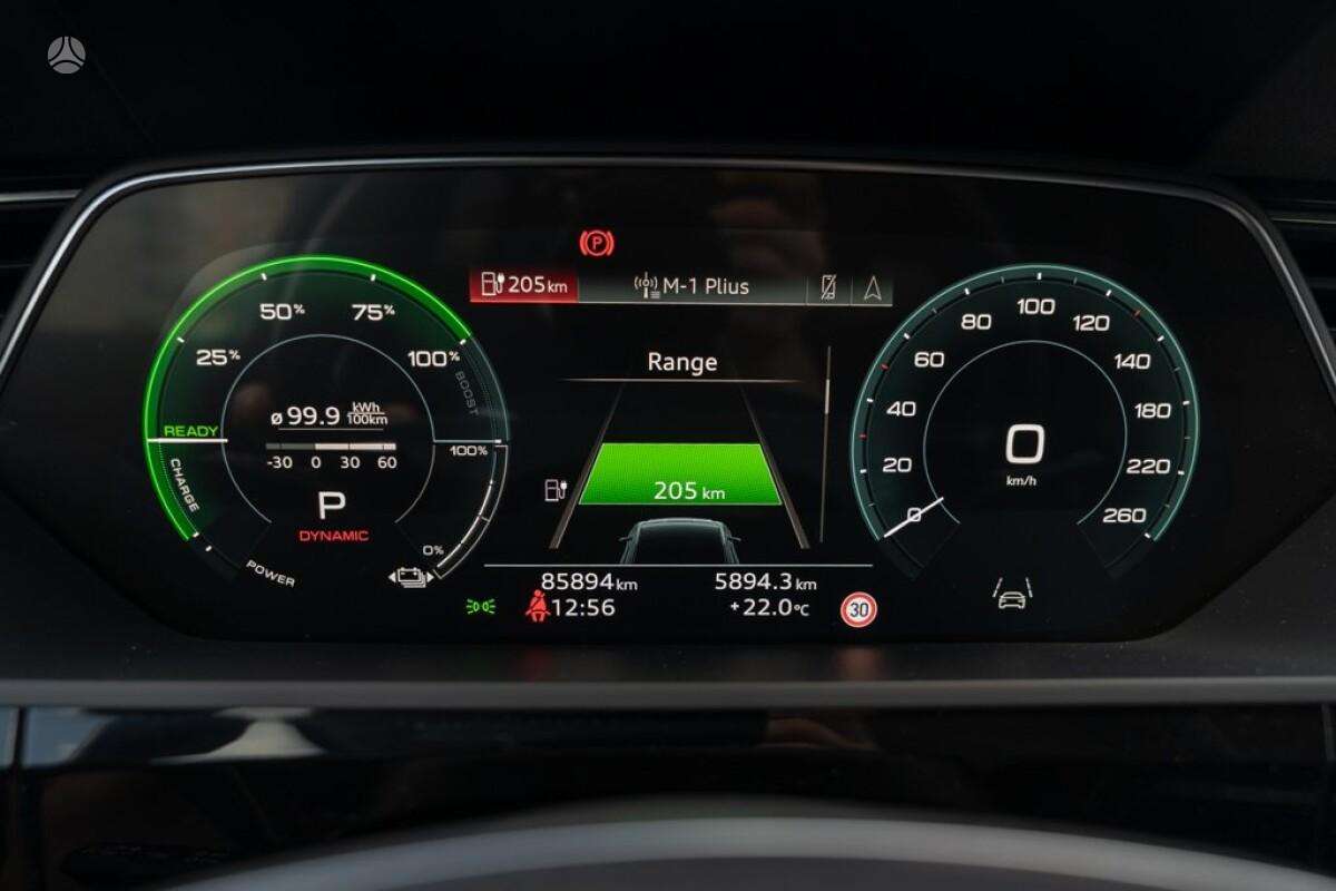 Audi e-tron, off-road / crossover