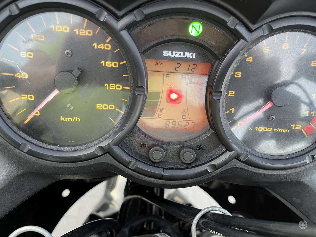 Suzuki DL (V-Strom) 650cc, enduro / adventure