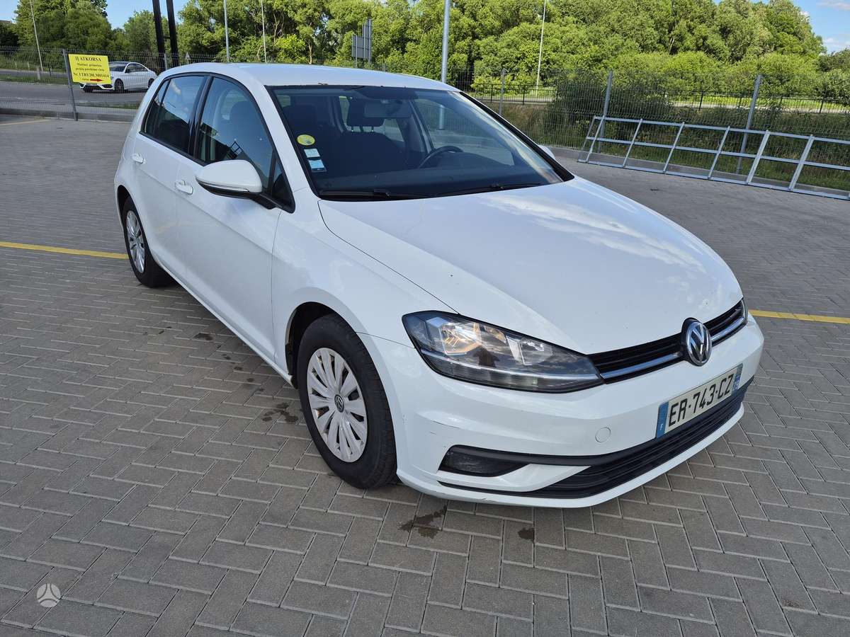 Volkswagen Golf - 1