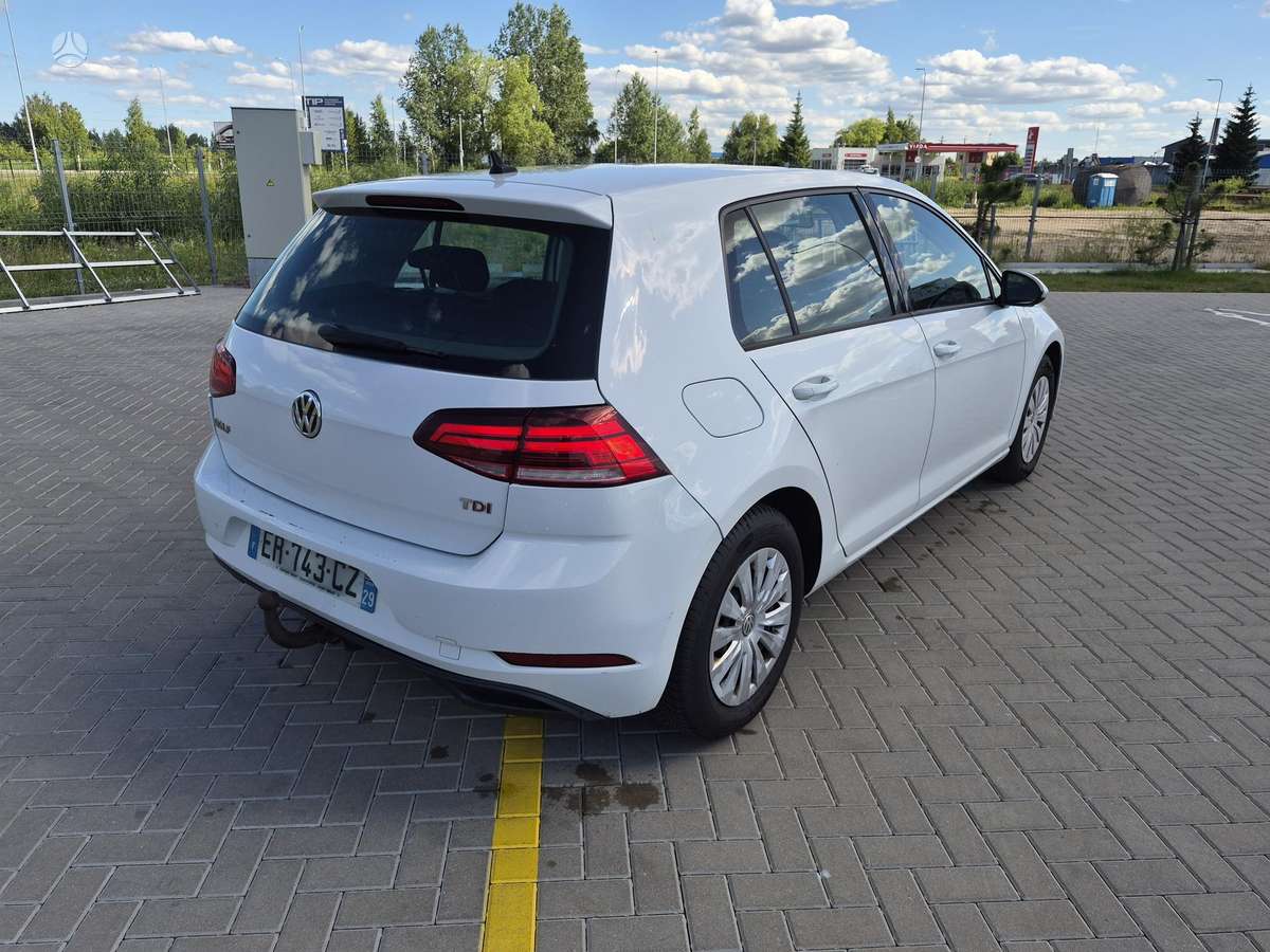 Volkswagen Golf - 6
