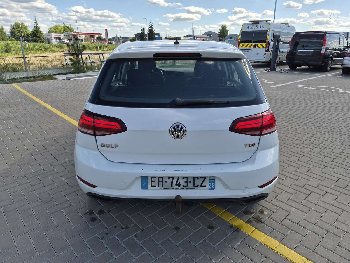 Volkswagen Golf - 8