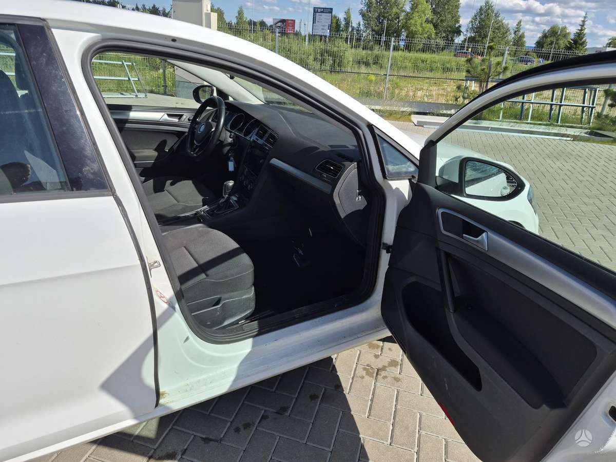 Volkswagen Golf - 10