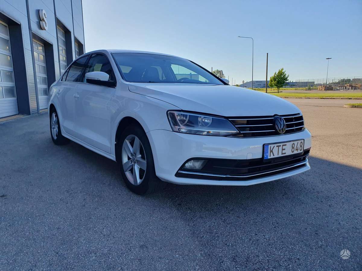 Volkswagen Jetta - 1